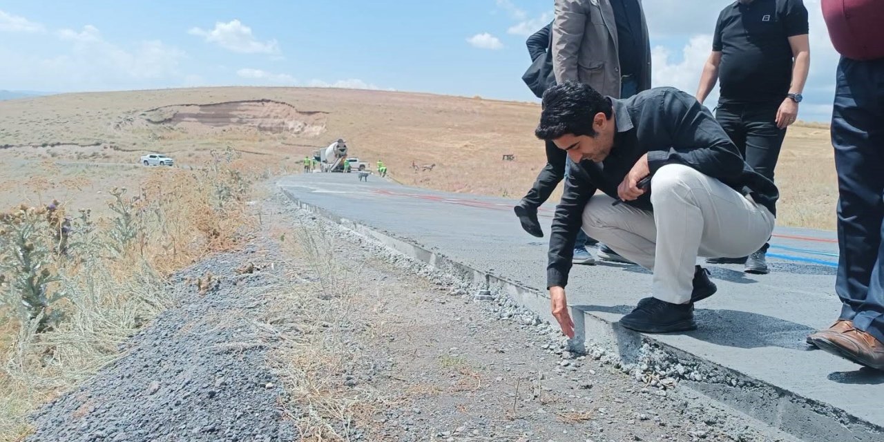 Sarıkamış’ta beton yol çalışmaları yerinde incelendi