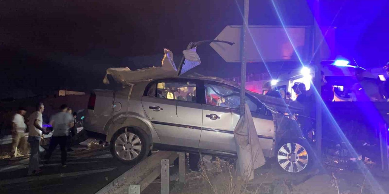 Malatya’da refüje çarpan otomobilin sürücüsü hayatını kaybetti