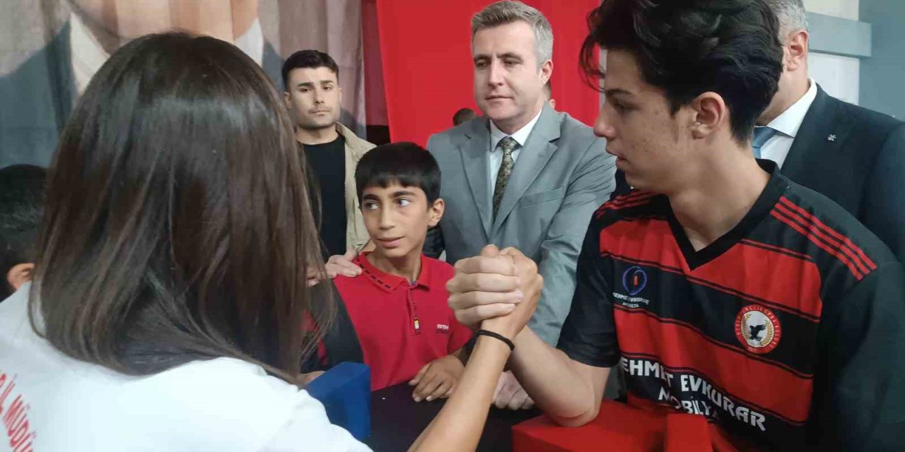 Özalp’ta Gençlik ve Spor Festivali Düzenlendi.