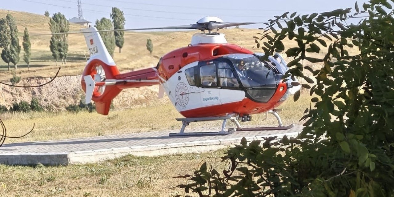 Erciş’ten Erzurum’a helikopter ambulansla entübe hasta nakli