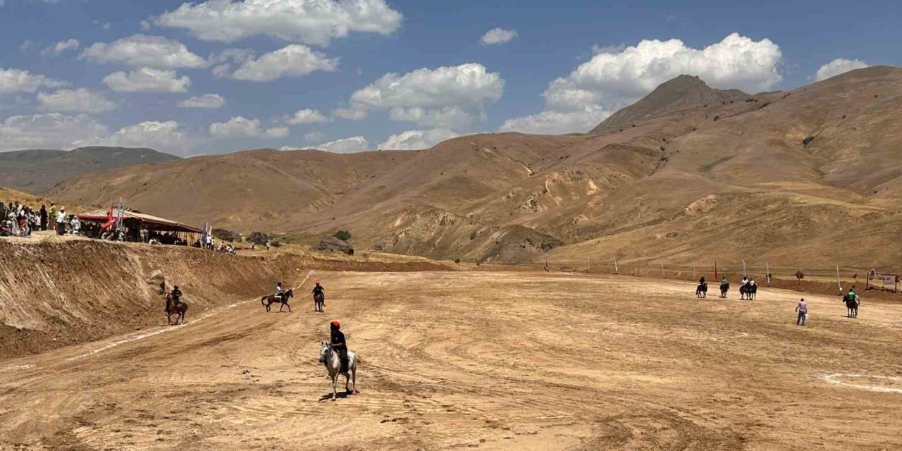 Erciş Ulupamir Kökbörü Atlı Spor Kulübü finale yükseldi