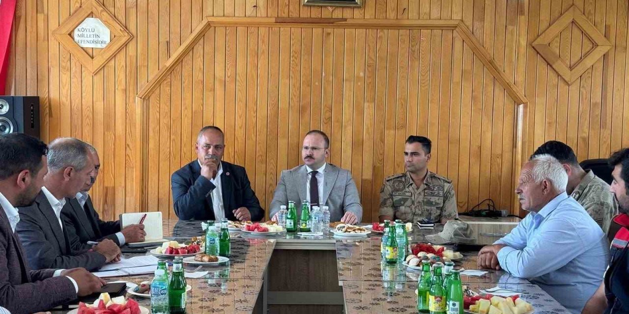Arpaçay Kaymakamı Güvenç, köy ziyaretlerinde vatandaşların taleplerini dinledi