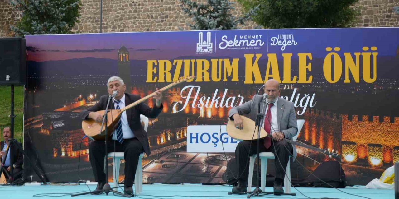 Aşıklar kale önünde buluştu