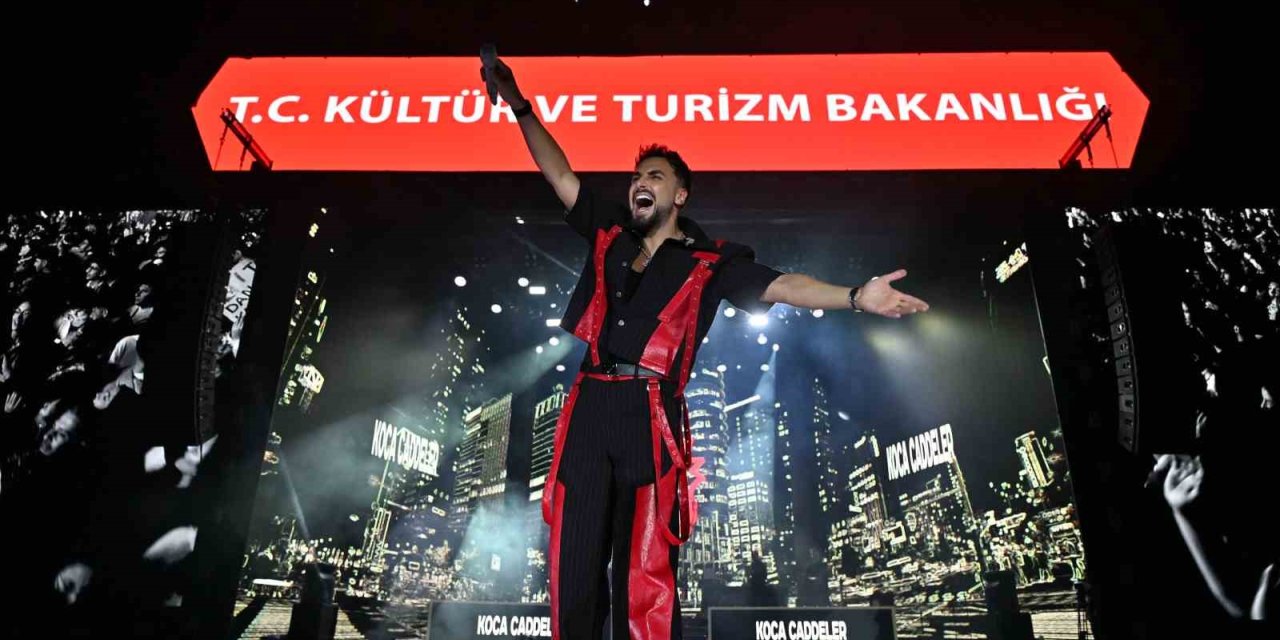 Sefo’nun şarkıları Erzurum’da yankılandı
