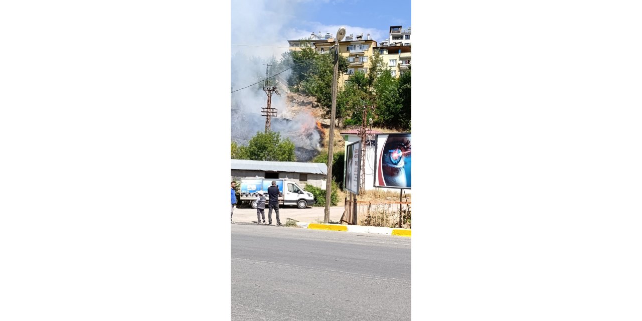 Tunceli’de otluk alanda yangın