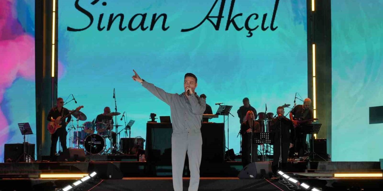 Sinan Akçıl’dan Erzurum’da unutulmaz konser