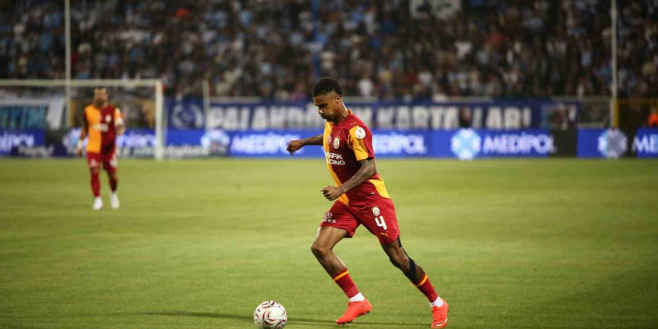 Trendyol Süper Lig: Erzurumspor FK: 0 - Galatasaray: 3 (İlk yarı)