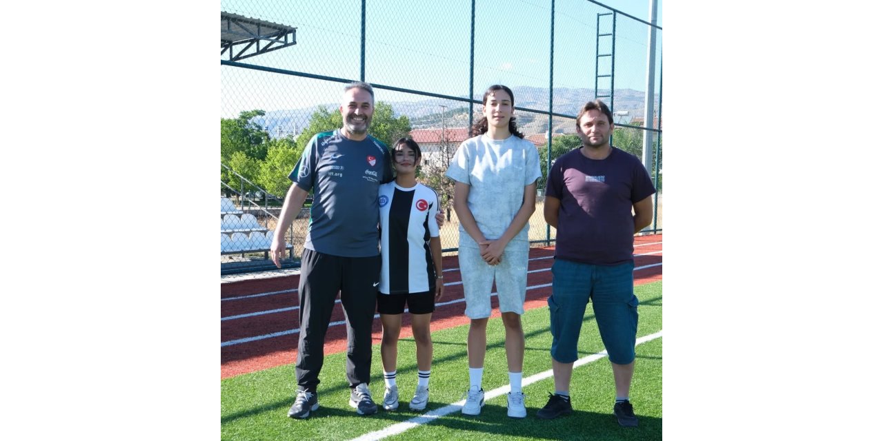 Erzincanlı 2 sporcu U-17 Kız Milli Takımı Kampına davet edildi