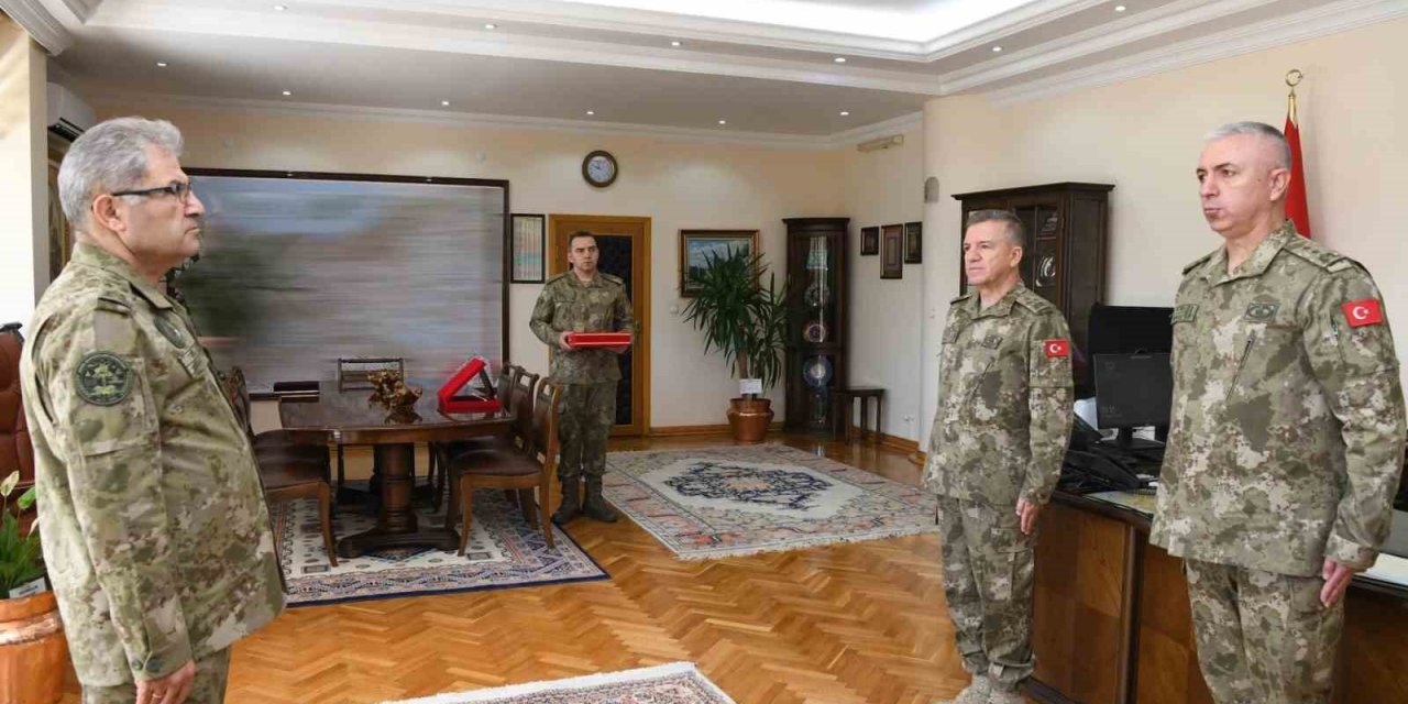 Erzincan 3’üncü Ordu Komutanlığında devir teslim töreni gerçekleştirildi