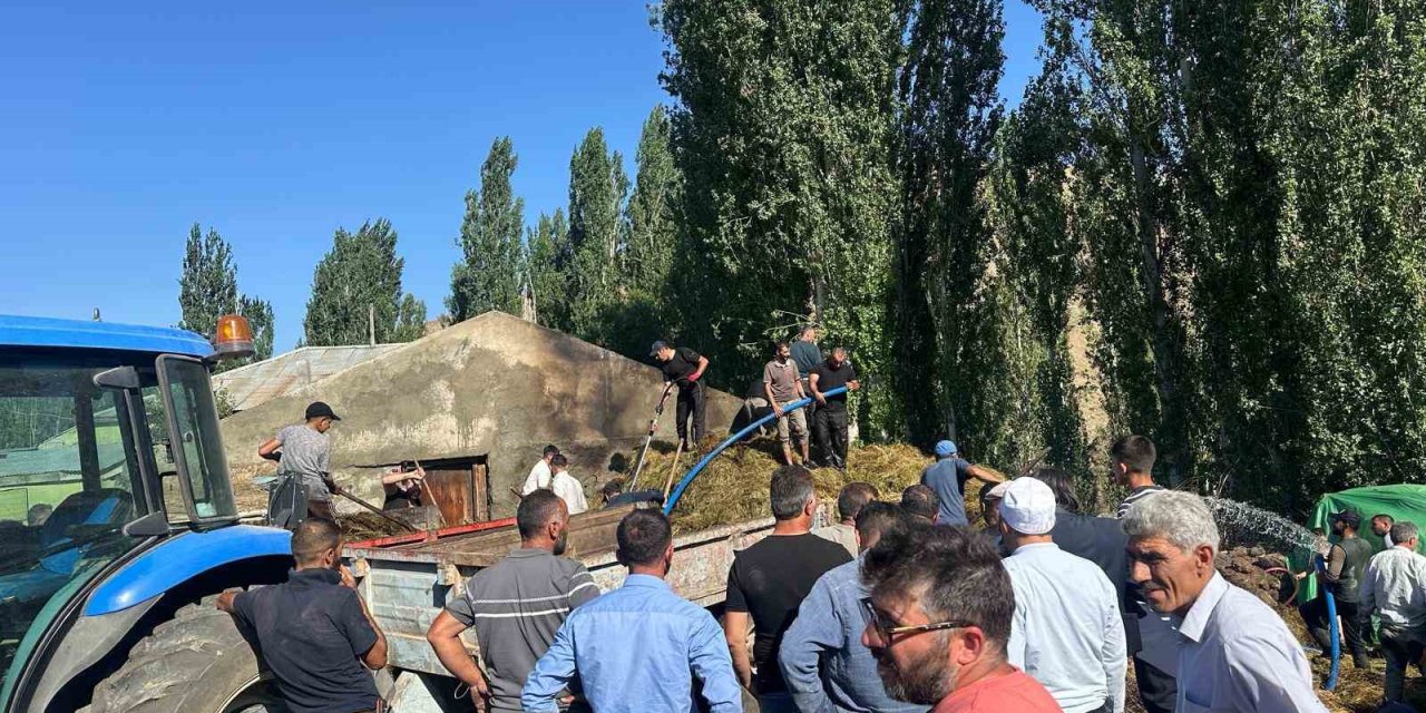Sarıkamış’ta 800 balya ot kül oldu