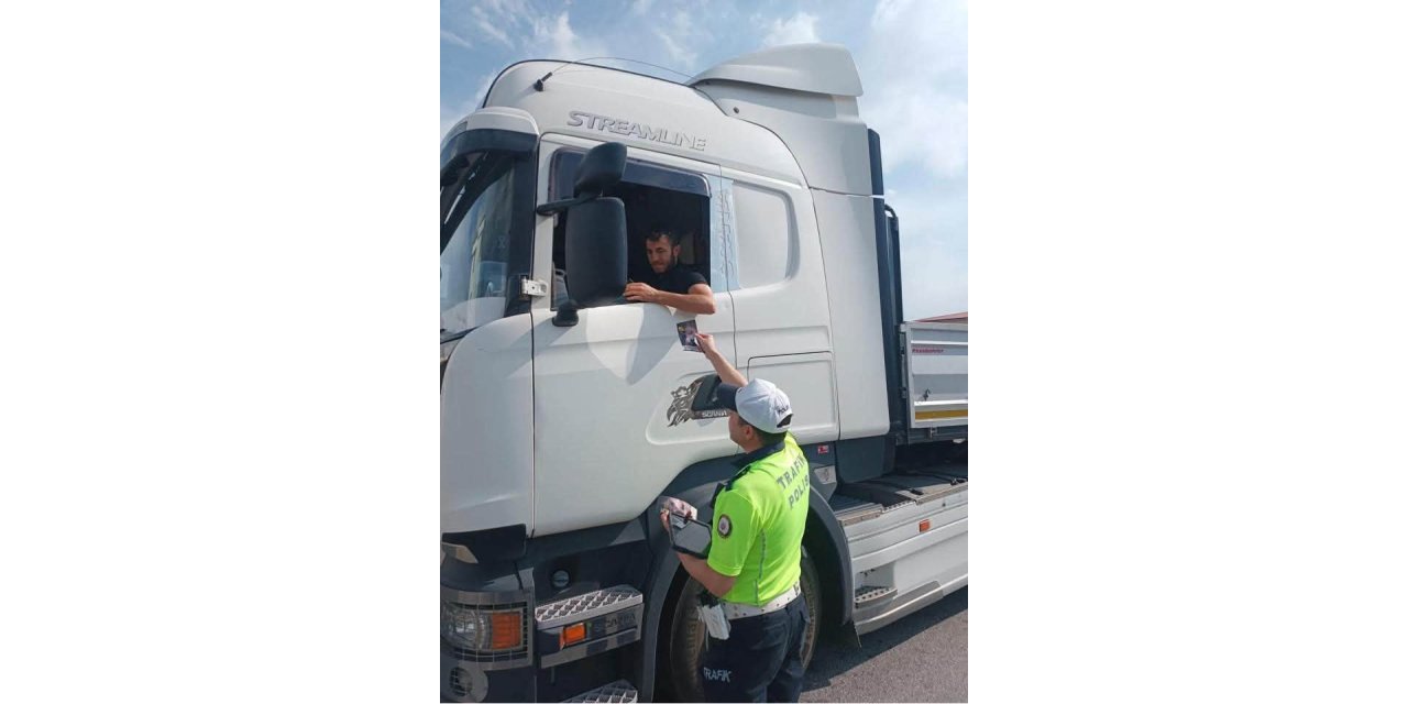 Refahiye’de 3 bin 38 sürücü ve yolcuya trafik bilgilendirmesi