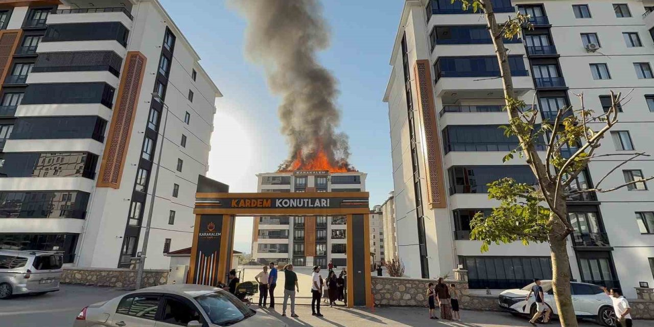 Elazığ’da korkutan çatı yangını