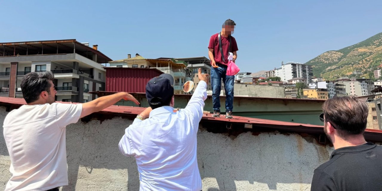 Türkiye’yi gezen "İntiharkolik" yine sahnede: 242’nci intihar girişimini Şemdinli’de denedi
