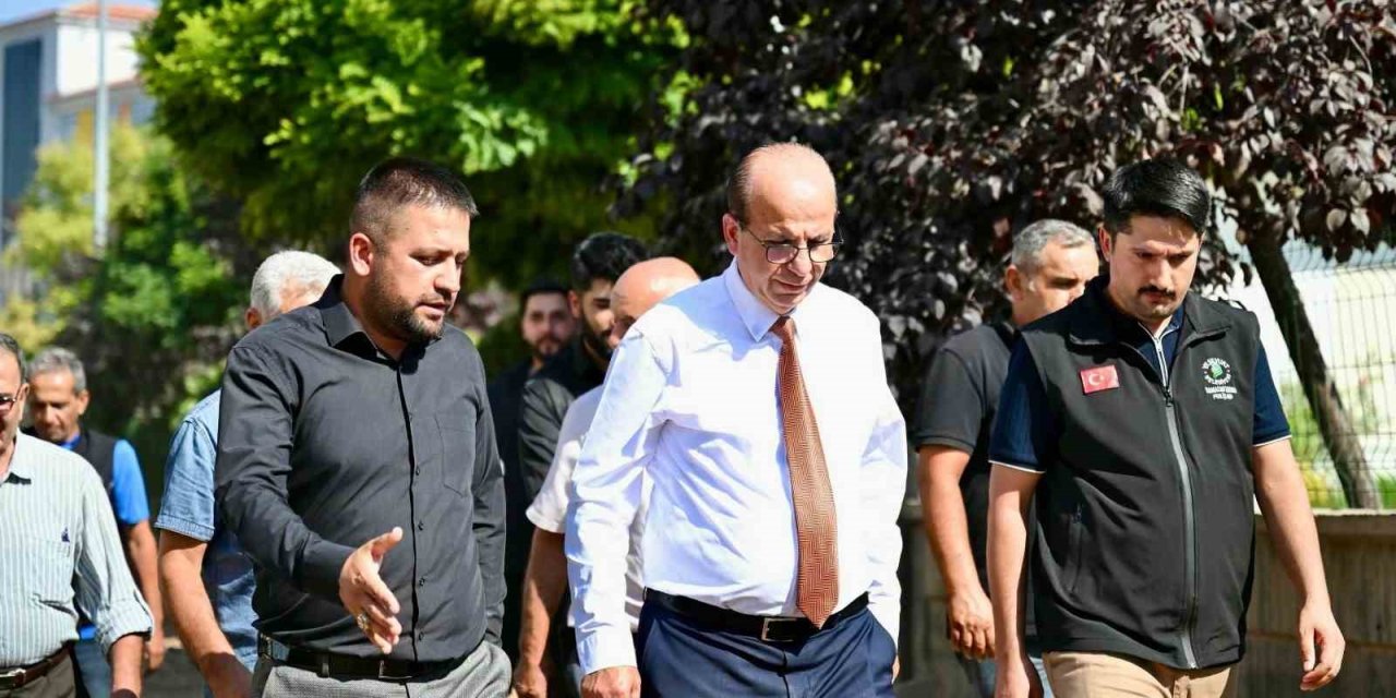 Başkan Geçit, Çavuşoğlu mahallesindeki asfalt serim çalışmalarını inceledi