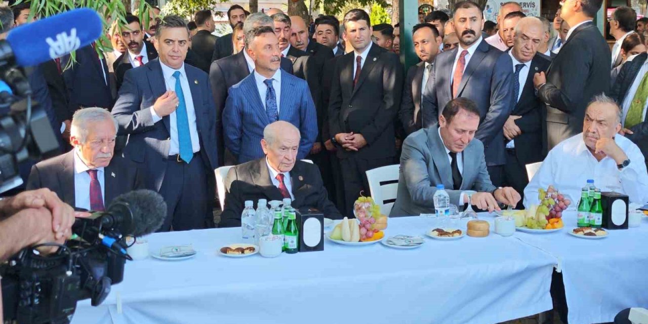 MHP Lideri Bahçeli, Ahlat’ta partililer ve vatandaşlarla buluştu