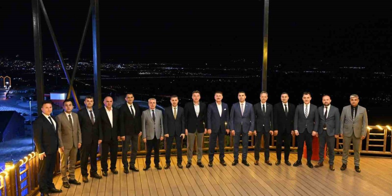 Erzincan’da terfi eden emniyet müdürlerine rütbe ve plaket takdim edildi