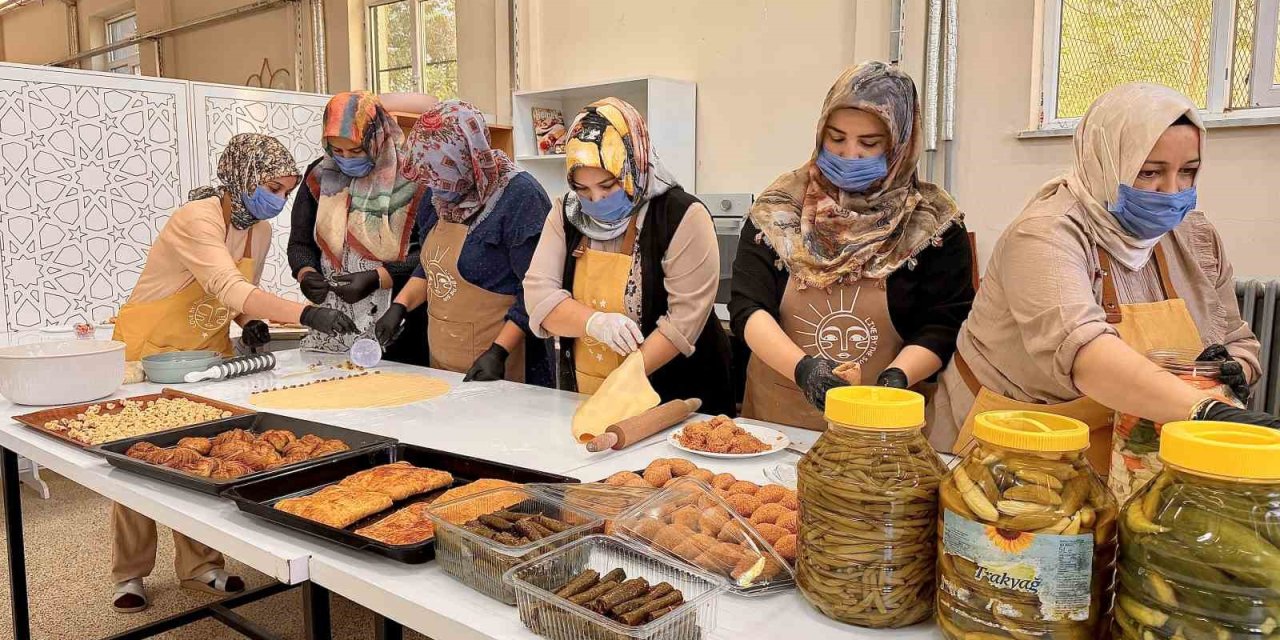 Ağrı’da kadın emeği kooperatifle büyüyor: 7 kadın hem üretiyor hem aile ekonomisine katkı sağlıyor