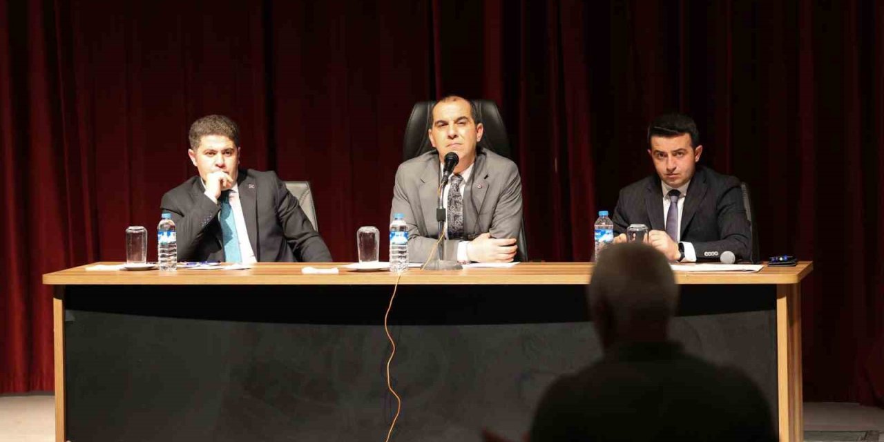 Iğdır Valisi Taşolar, muhtarların taleplerini dinledi