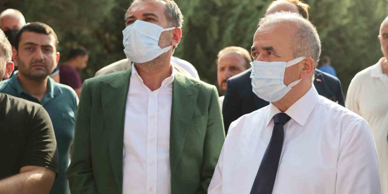 Vali Hatipoğlu yangın bölgesinde: "İlk tespitlere göre 5 işçimiz hafif düzeyde yaralandı"