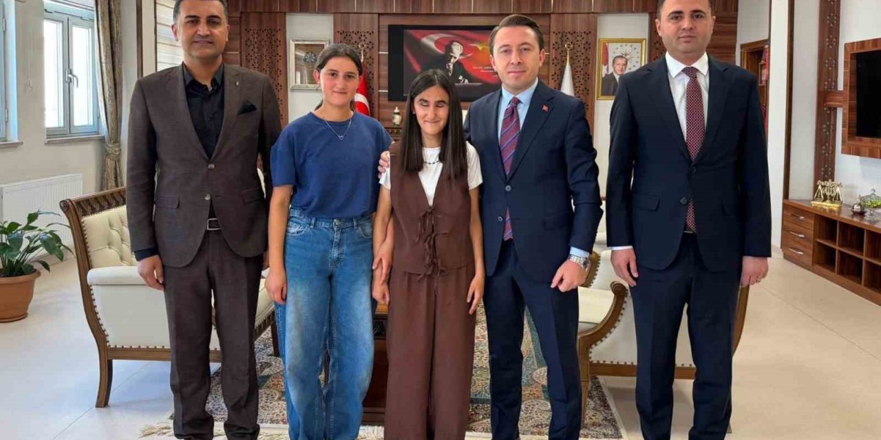 Kaymakam Hülür, YKS’de Türkiye 3.320’ncisi olan görme engelli öğrenciyi kabul etti