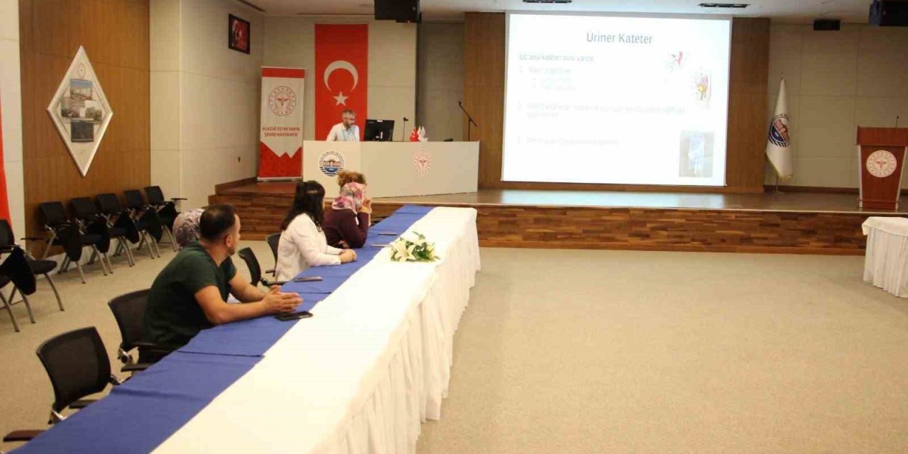 Elazığ’da hastane çalışanlarına üriner kateter ve enfeksiyonu eğitimi