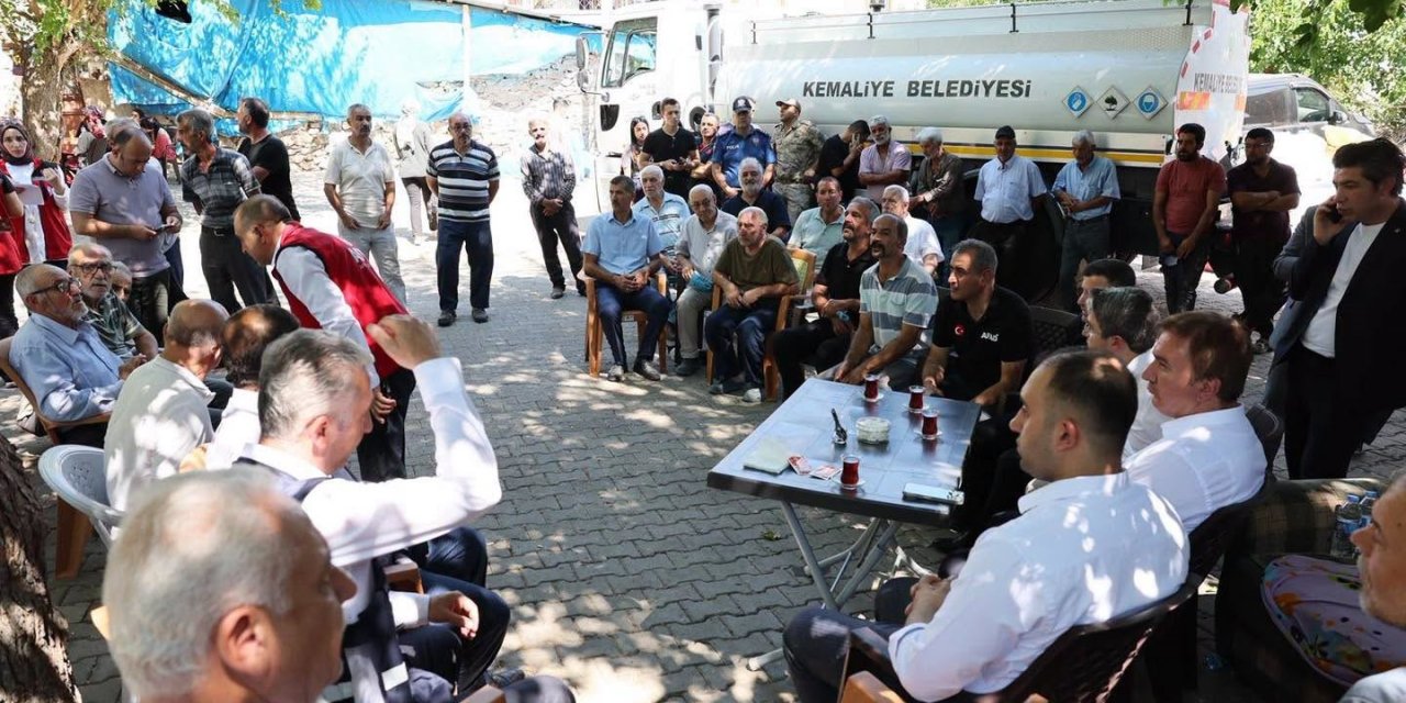 Vali Aydoğdu, yangından etkilenen Kışlacık köyünü ziyaret etti