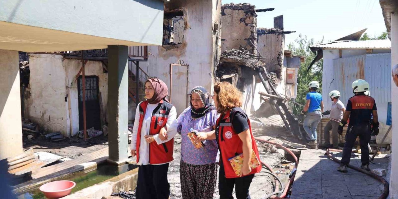 Kemaliye’deki yangından etkilenen vatandaşlara psikososyal destek