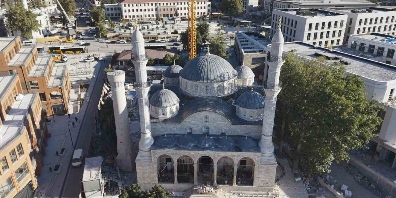 Başkan Taşkın ve Milletvekili Babacan Yeni Cami’deki çalışmaları inceledi