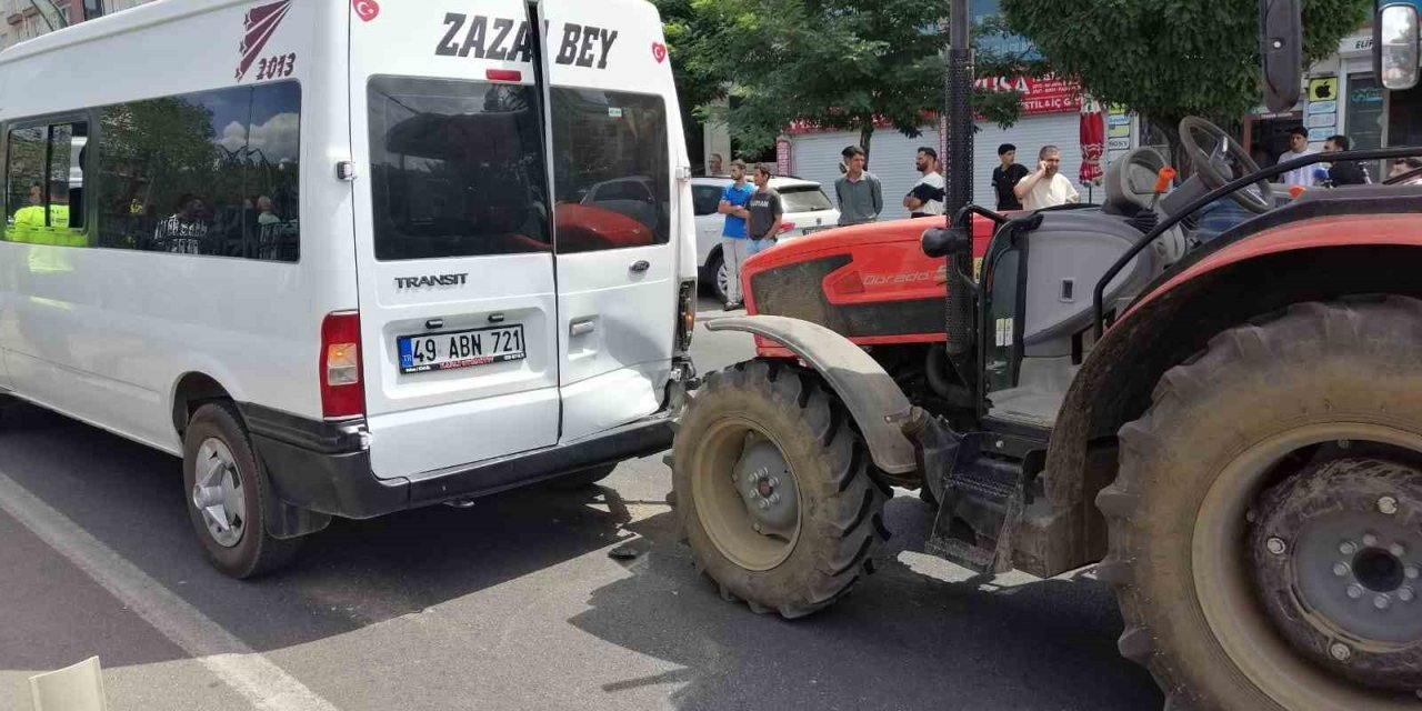 Bingöl’de zincirleme kaza: 4 araç çarpıştı