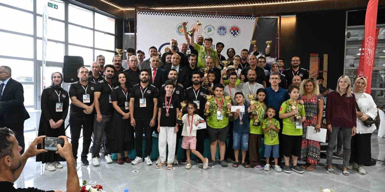 Uluslararası Altın Kayısı Satranç Turnuvası ödül töreniyle sona erdi