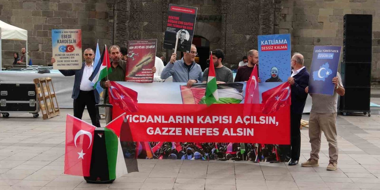 Sağlık çalışanları Gazze için yürüdü