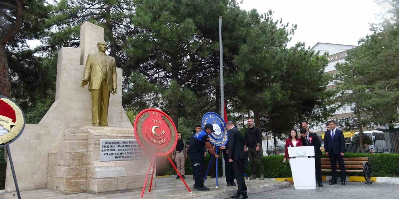Van’da 30 Ağustos Zafer Bayramı kutlandı