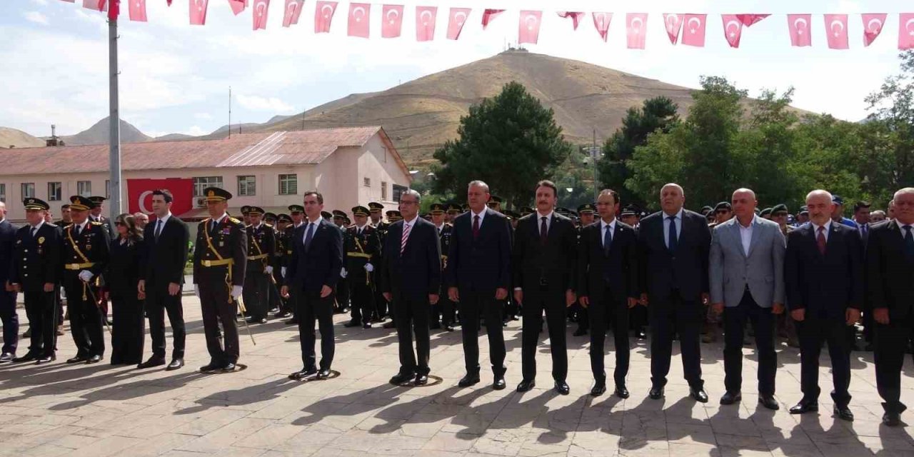 Bitlis’te 30 Ağustos Zafer Bayramı kutlandı