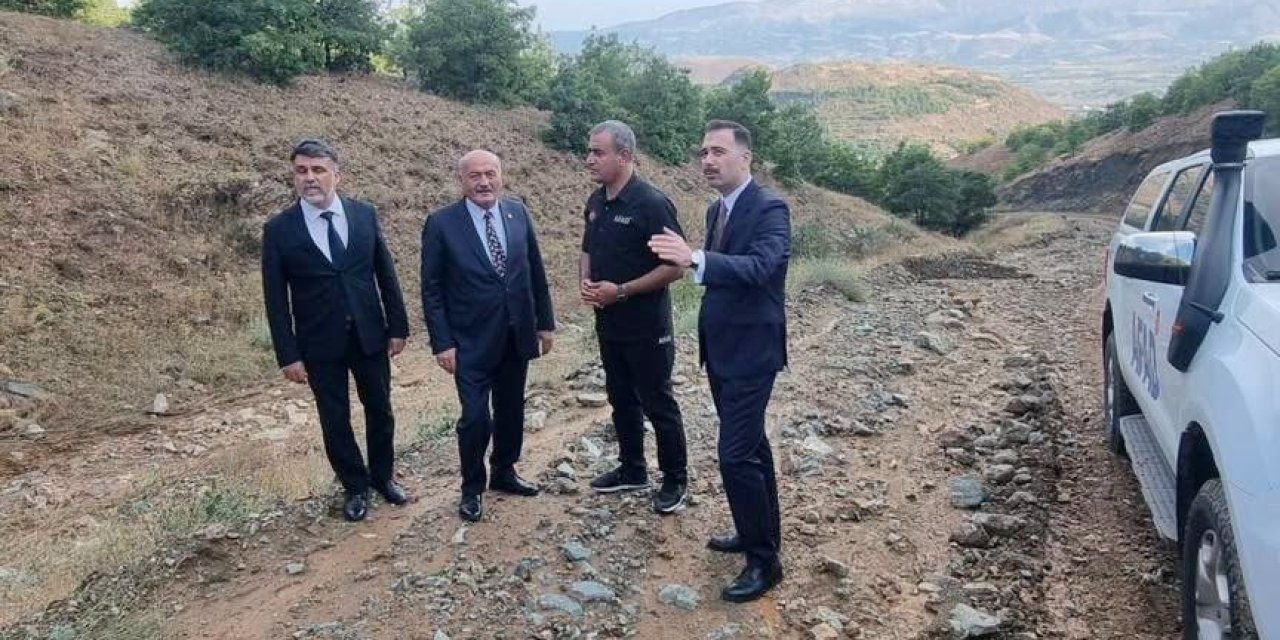 Milletvekili Karaman, Üzümlü’de toprak kayması bölgesini değerlendirdi