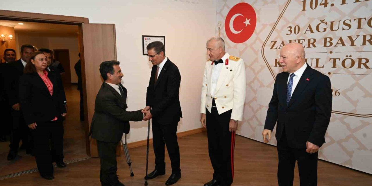 Valilikten kabul töreni