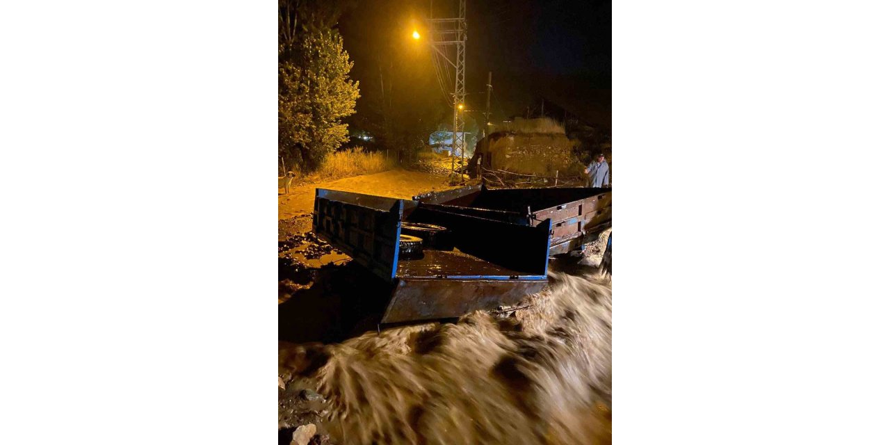 Erzincan’da sağanak yağış Saraycık köyünde taşkına neden oldu