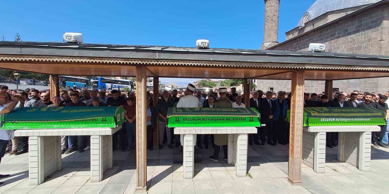 Kazada hayatını kaybeden 3 genç gözyaşlarıyla toprağa verildi: Bu acıya yürek dayanmaz