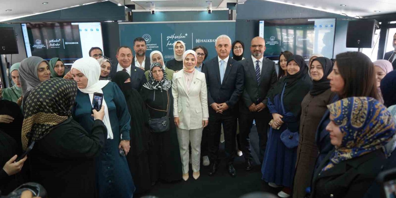 Bakan Göktaş, Muş’ta Yükselen Kadınlar Girişimcilik Eğitim Tırı’nı ziyaret etti