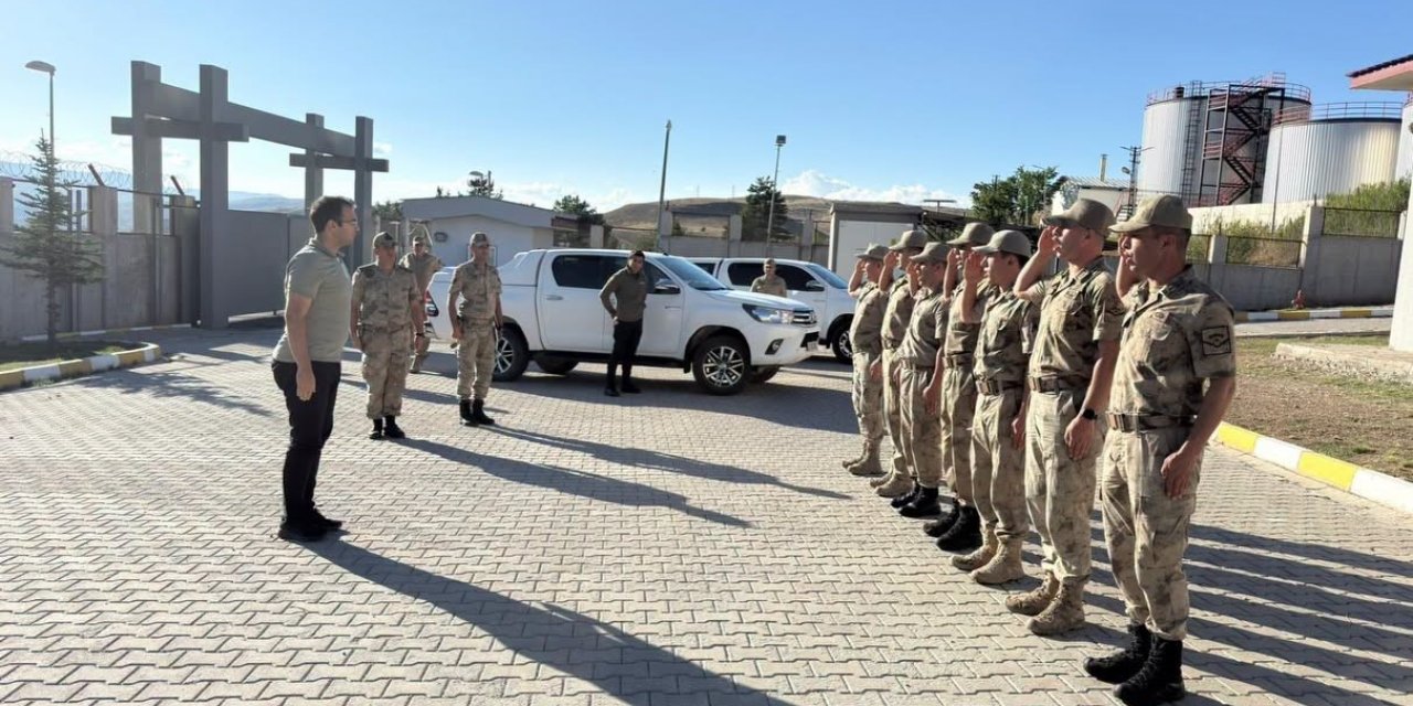Refahiye Kaymakamı Taşkıran, jandarma karakolunu ziyaret etti