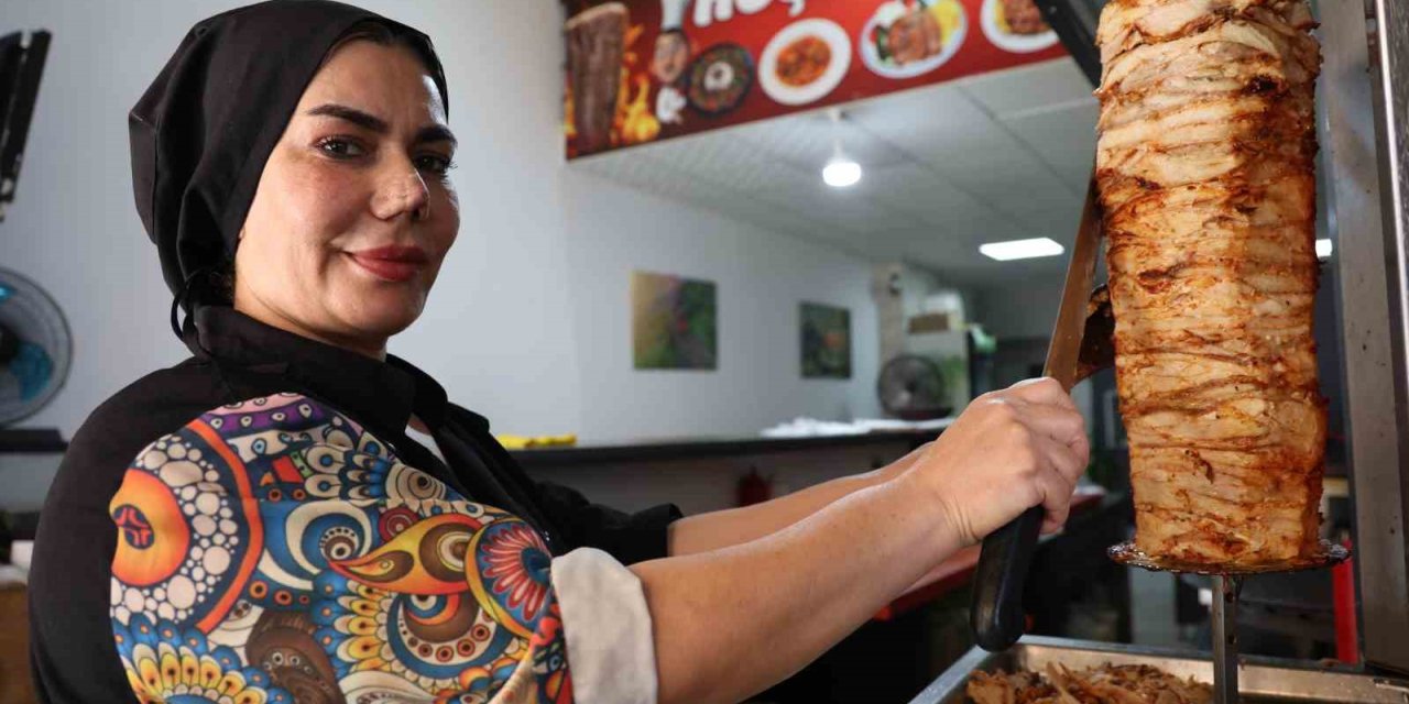 Elazığ’da iki çocuk annesi kadın girişimci, döner tezgahının başına geçti