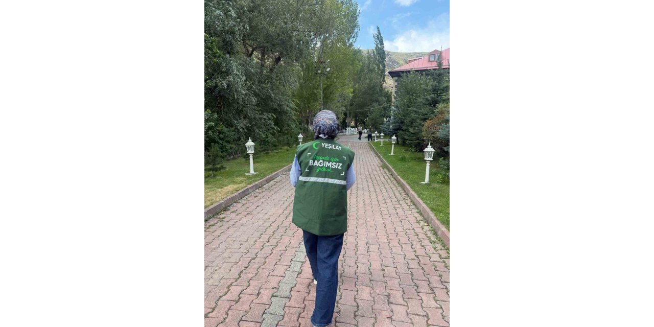 Yeşilay Kars’tan esnaflara bağımlılıkla mücadele bilgilendirmesi