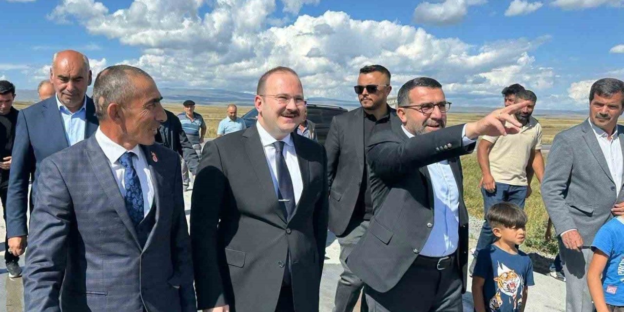 Arpaçay’da köy yolları betonla güçleniyor: Kuyucuk köyüne 650 metrelik beton yol