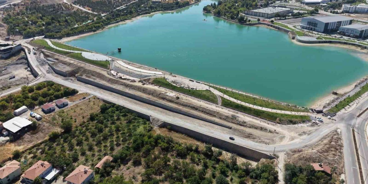 Başkan Taşkın, Çarşıbaşı Yeşil Alanı’ndaki çalışmaları inceledi