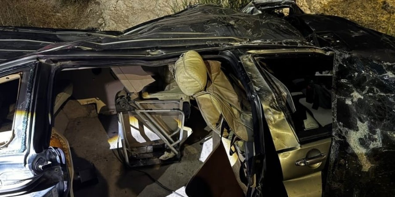 Van’da otomobil dere yatağına uçtu: 1 ölü, 1 yaralı