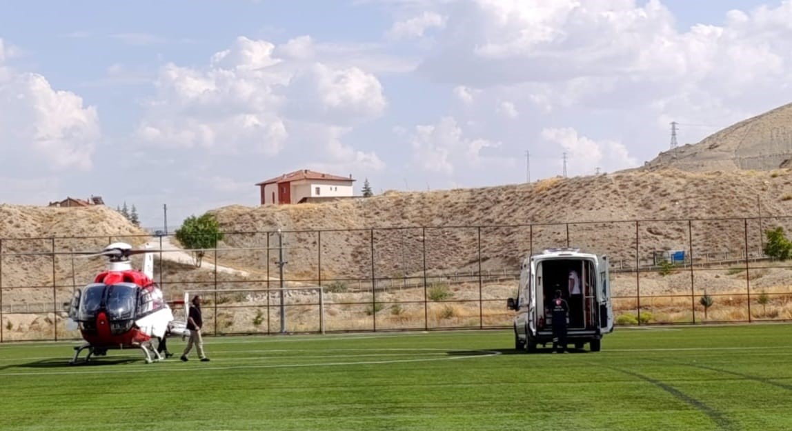 Darende’de 8 yaşındaki çocuk için ambulans helikopter havalandı