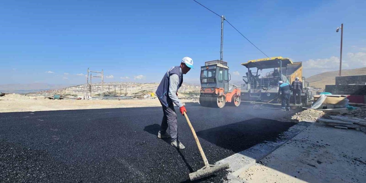Battalgazi’de kırsal ve merkez mahallelerde asfalt çalışmaları sürüyor
