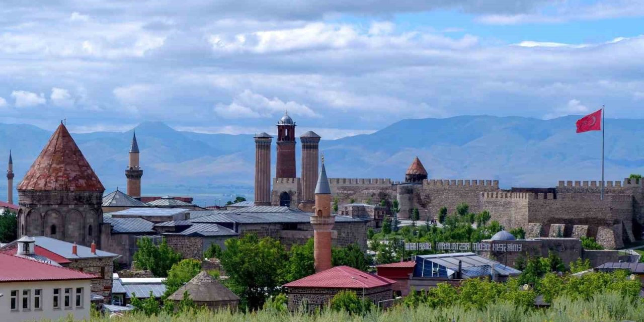 Herkes memleketine dönse Erzurum Türkiye’nin en kalabalık 8. ili