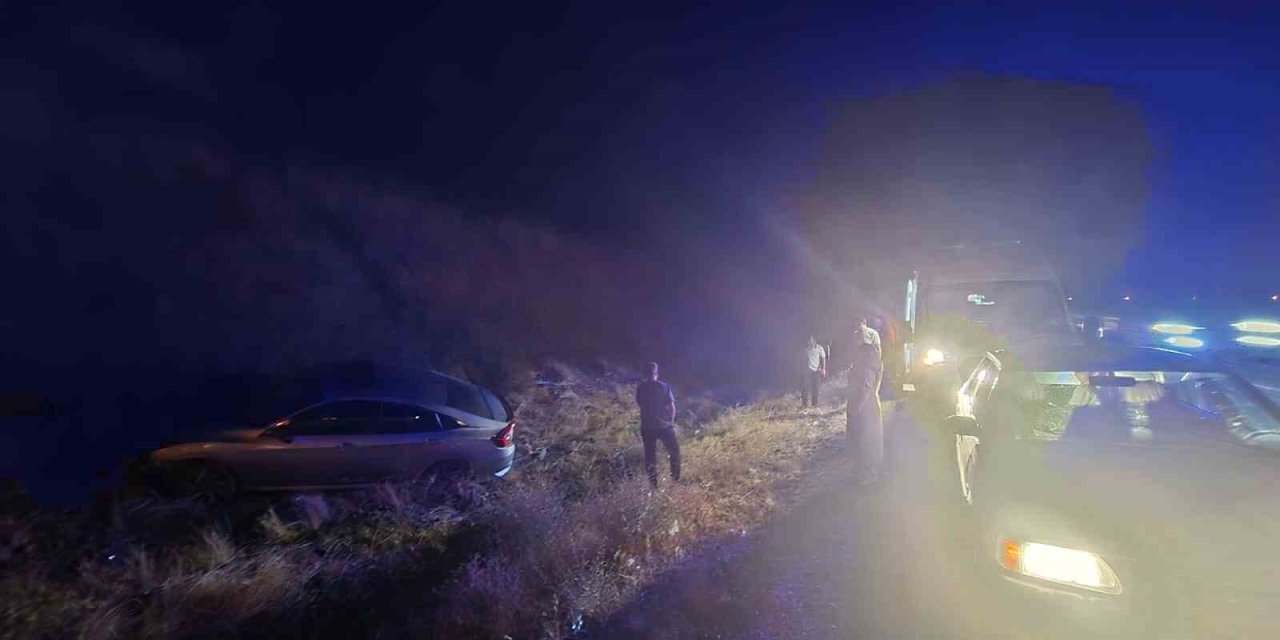 Bingöl’de otomobil yoldan çıktı: 2 yaralı