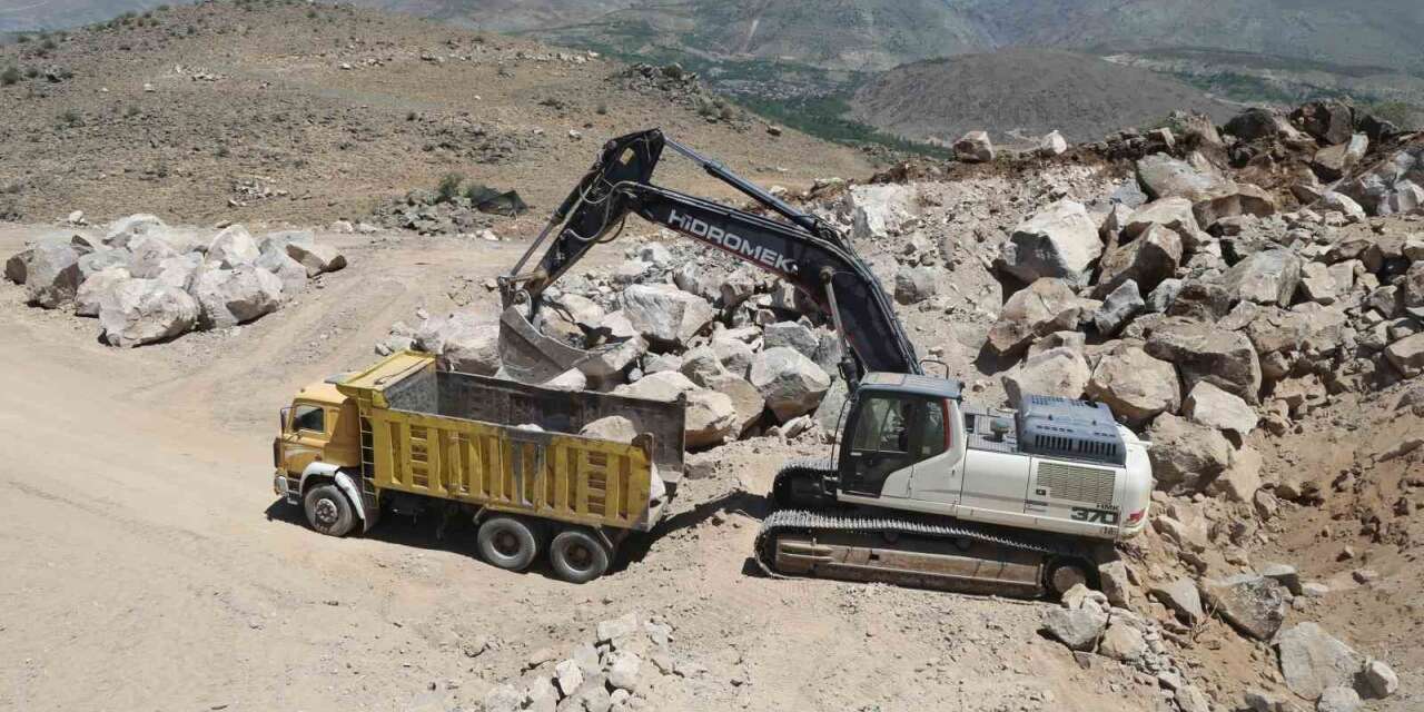 Bir asır dayanıklı andezit taşı