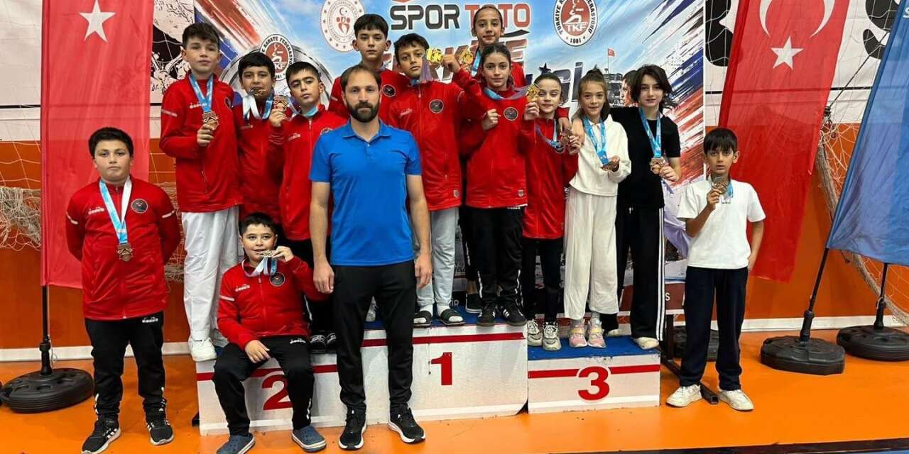 Erzincanlı karatecilerden Türkiye Yıldızlar Ligi’nde 13 madalya